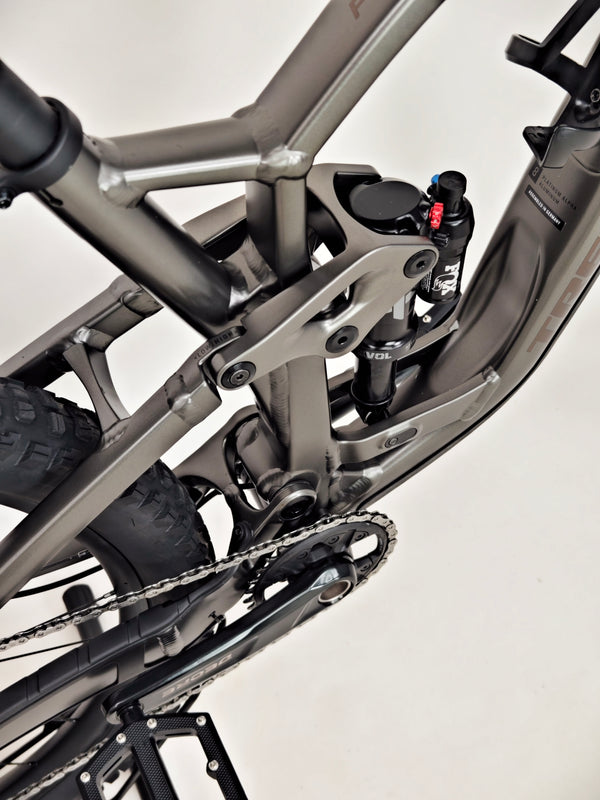TREK Fuel EX 9.7 Gen 6 2023 CARBON / LARGE / RRP: £4,175.00 / Very Good Condition