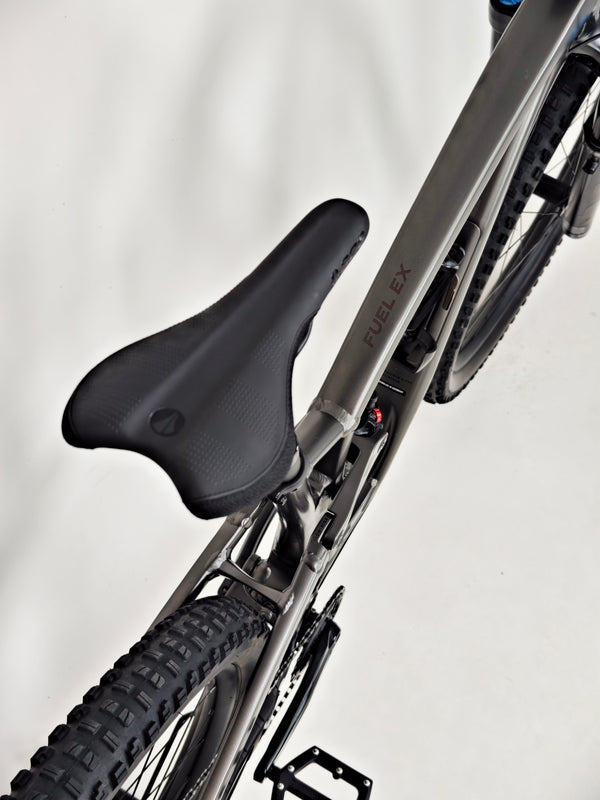 TREK Fuel EX 9.7 Gen 6 2023 CARBON / LARGE / RRP: £4,175.00 / Very Good Condition