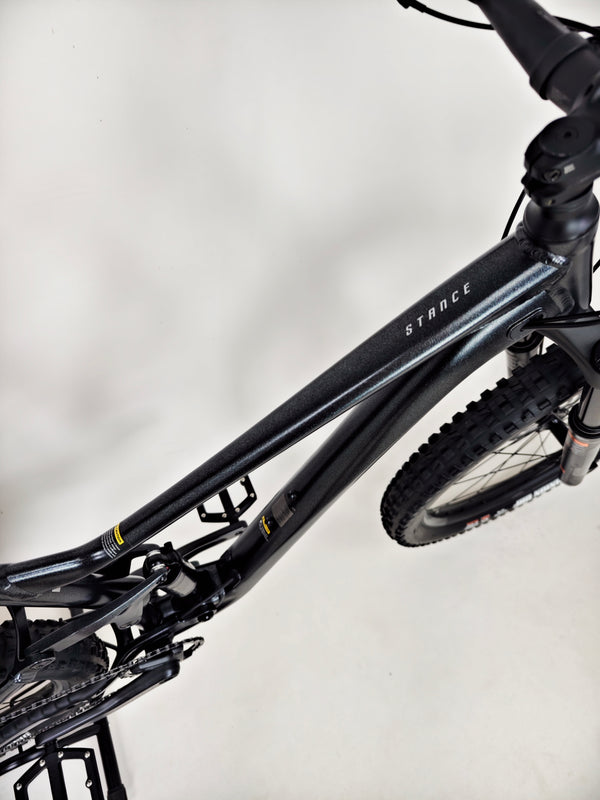 Giant Stance 2024 / MEDIUM / RRP: £1,999.00 / Excellent Condition!