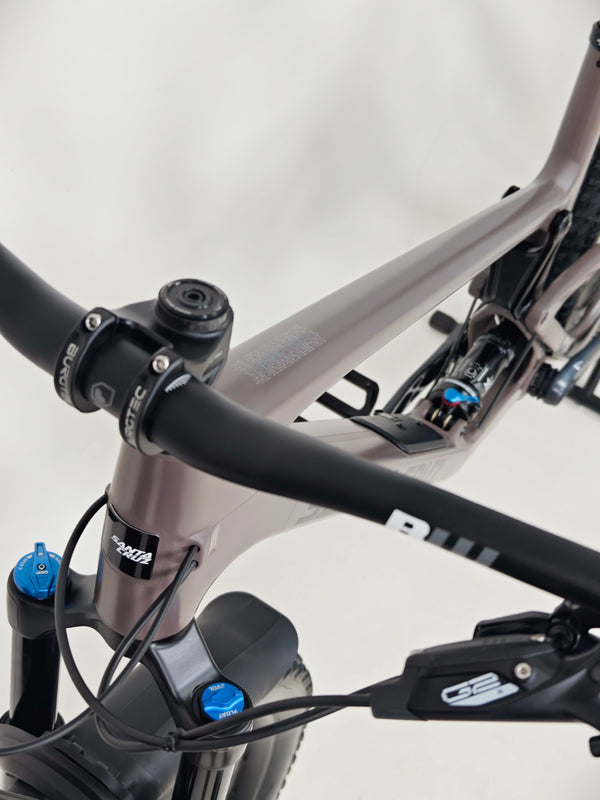 Santa Cruz Tallboy C S 2023 / X- LARGE / RRP: £6,399.00 / Excellent Condition!