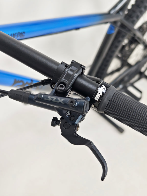 Ragley Blue Pig Race 2022 / XL / RRP: £2,499.99 / Very Good Condition