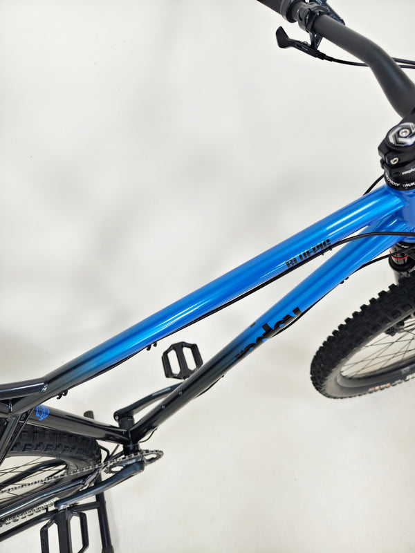 Ragley Blue Pig Race 2022 / XL / RRP: £2,499.99 / Very Good Condition