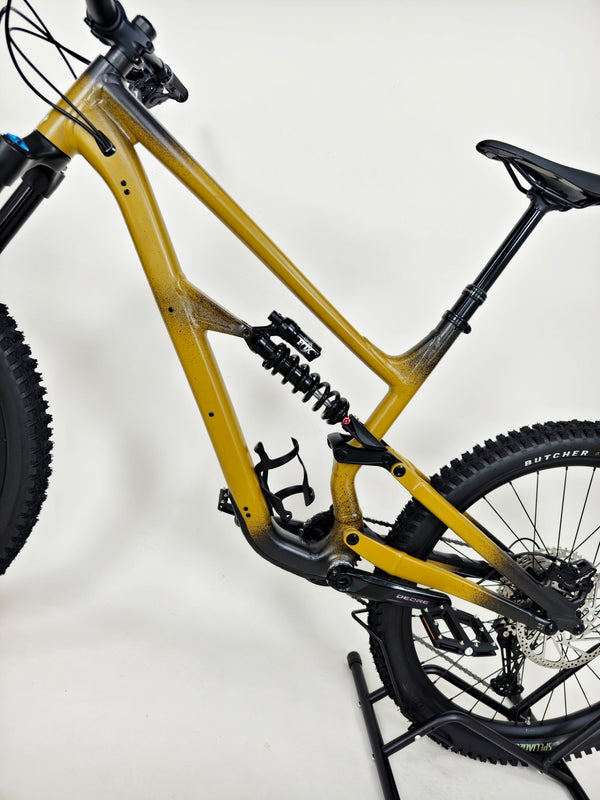 Specialized STATUS 2 170 2025 / X-LARGE (S5) / FOX 38 / RRP: £2,999.00 / Like NEW!
