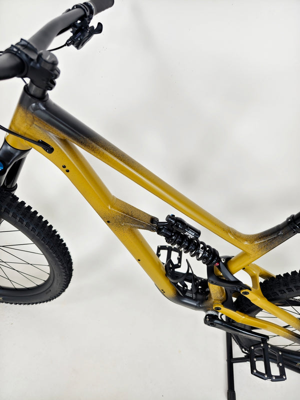Specialized STATUS 2 170 2025 / X-LARGE (S5) / FOX 38 / RRP: £2,999.00 / Like NEW!