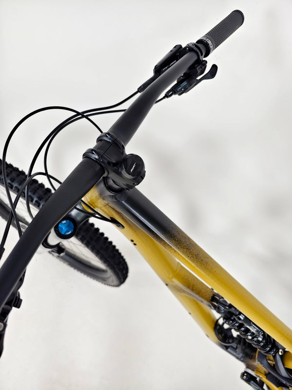 Specialized STATUS 2 170 2025 / X-LARGE (S5) / FOX 38 / RRP: £2,999.00 / Like NEW!