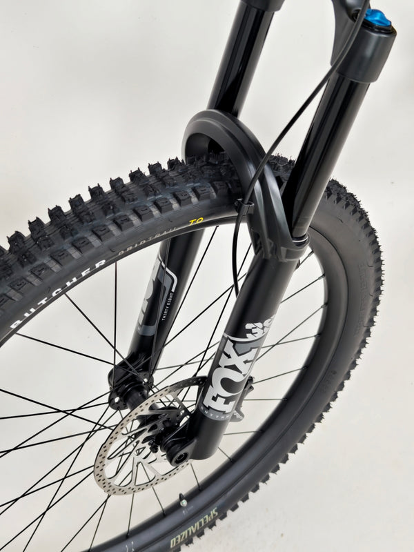 Specialized STATUS 2 170 2025 / X-LARGE (S5) / FOX 38 / RRP: £2,999.00 / Like NEW!
