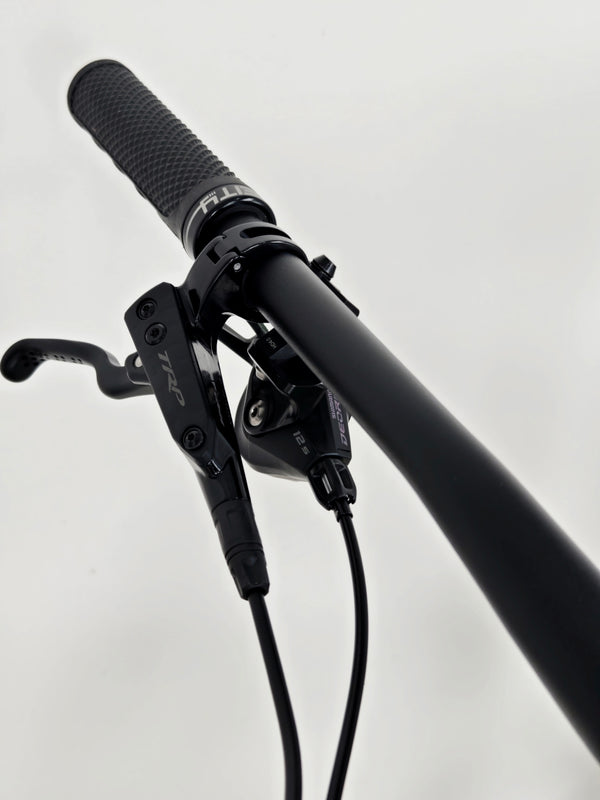 Specialized STATUS 2 170 2025 / X-LARGE (S5) / FOX 38 / RRP: £2,999.00 / Like NEW!