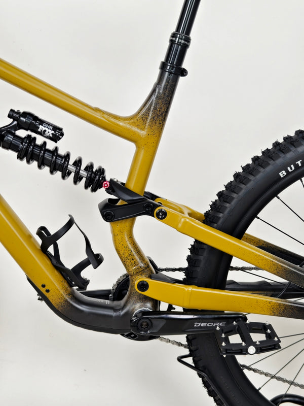 Specialized STATUS 2 170 2025 / X-LARGE (S5) / FOX 38 / RRP: £2,999.00 / Like NEW!