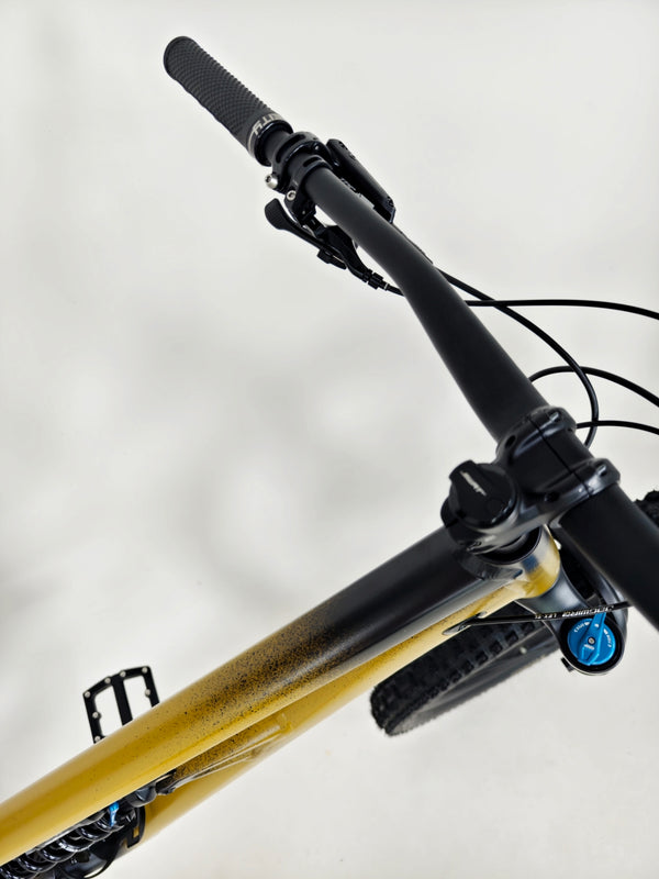 Specialized STATUS 2 170 2025 / X-LARGE (S5) / FOX 38 / RRP: £2,999.00 / Like NEW!