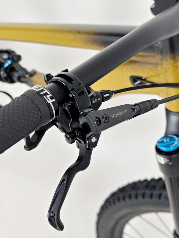 Specialized STATUS 2 170 2025 / X-LARGE (S5) / FOX 38 / RRP: £2,999.00 / Like NEW!