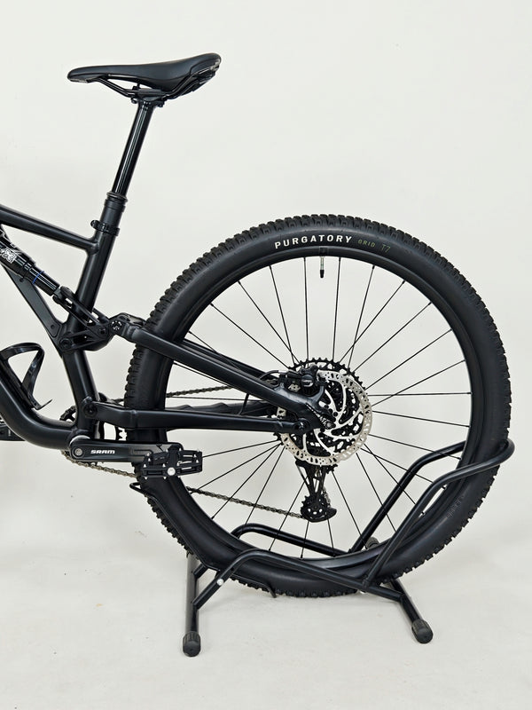 Specialized Stumpjumper Alloy 2022 / S4 - LARGE /RRP: £2,100.00 / Very Good Condition