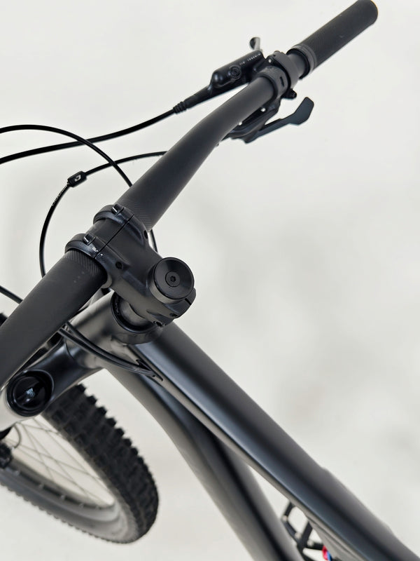Specialized Stumpjumper Alloy 2022 / S4 - LARGE /RRP: £2,100.00 / Very Good Condition