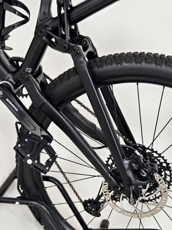 Specialized Stumpjumper Alloy 2022 / S4 - LARGE /RRP: £2,100.00 / Very Good Condition