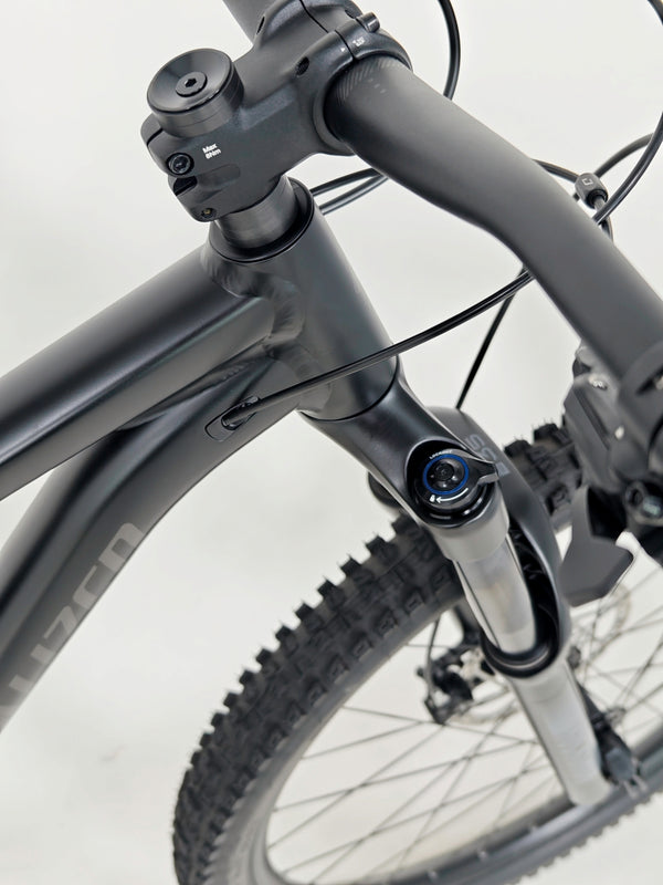 Specialized Stumpjumper Alloy 2022 / S4 - LARGE /RRP: £2,100.00 / Very Good Condition