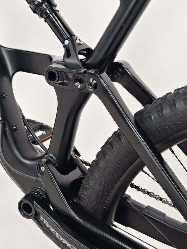 Orbea Occam Carbon / Custom-Built / LARGE / Est. value: £4,000 / Very Good Condition