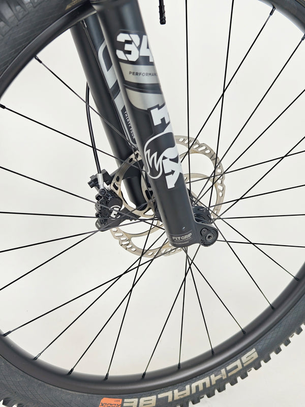 Orbea Occam Carbon / Custom-Built / LARGE / Est. value: £4,000 / Very Good Condition