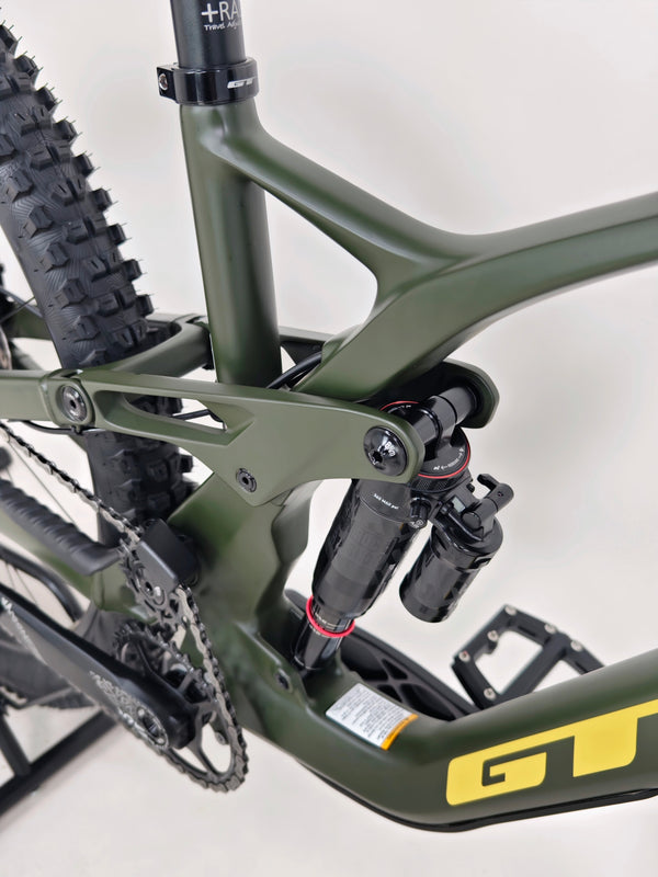 GT Force Carbon Pro Enduro Bike 2023 / MEDIUM / RRP: £4,700.00 / Excellent Condition!