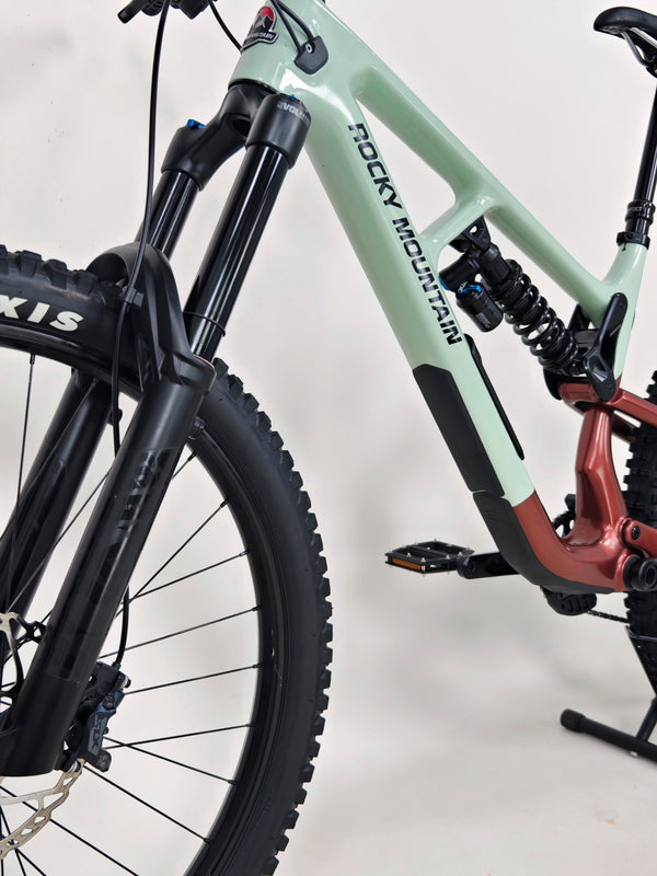 Rocky Mountain Slayer Carbon 50 2023 / LARGE / RRP: £5,999.00 / Very Good Condition
