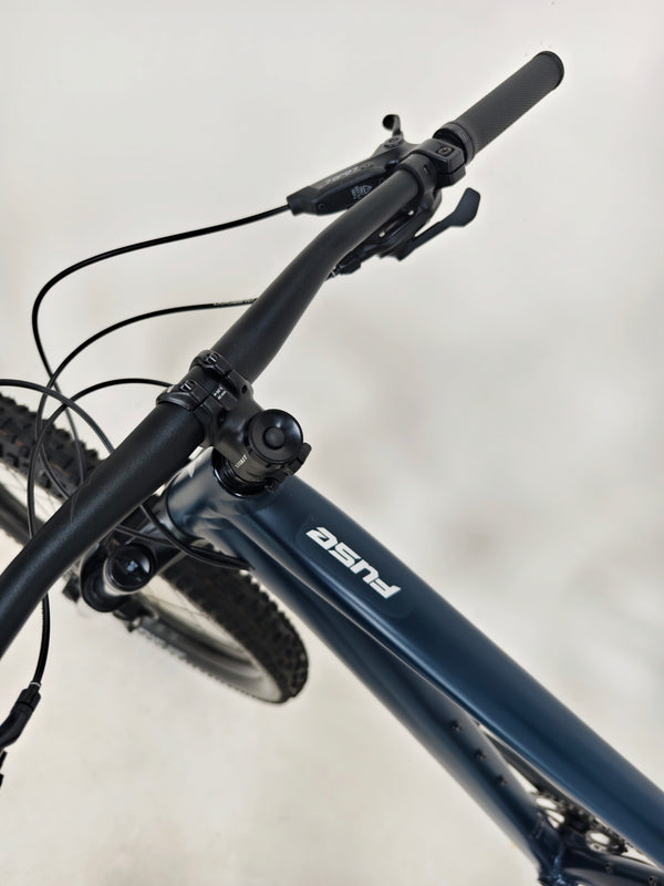 Specialized Fuse Sport 27.5 2023 / LARGE / RRP: £1,600.00 / Excellent Condition