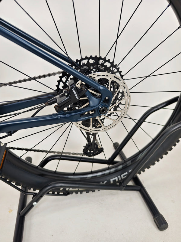 Specialized Fuse Sport 27.5 2023 / LARGE / RRP: £1,600.00 / Excellent Condition