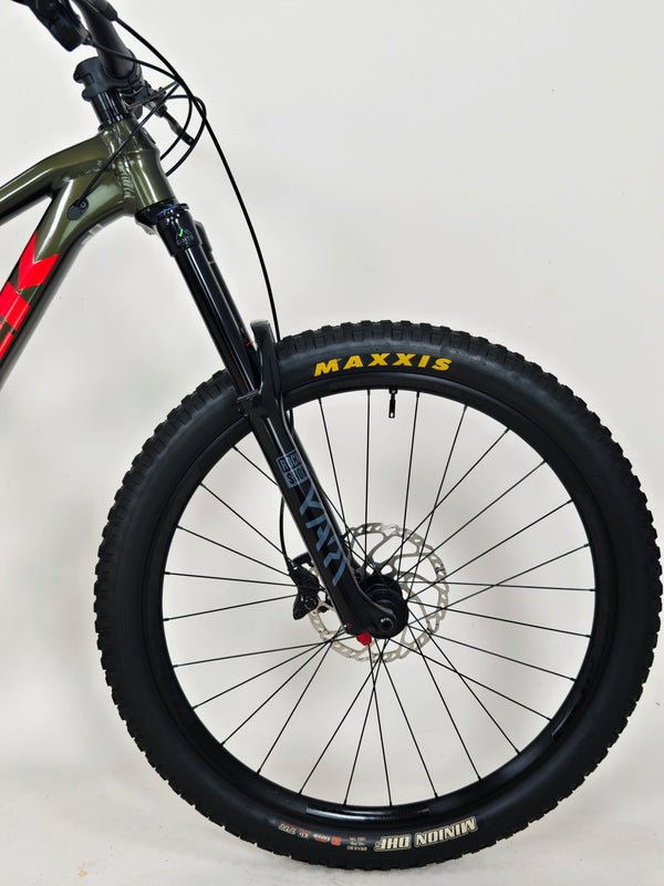 Trek Slash 7 2022 / ML/ 180 mm travel / RRP: £3,200.00 / Very Good Condition!