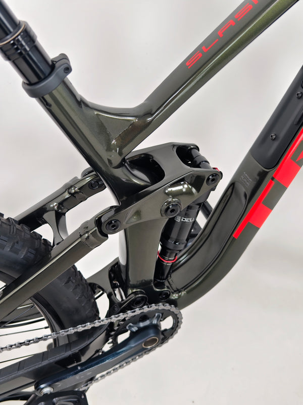 Trek Slash 7 2022 / ML/ 180 mm travel / RRP: £3,200.00 / Very Good Condition!