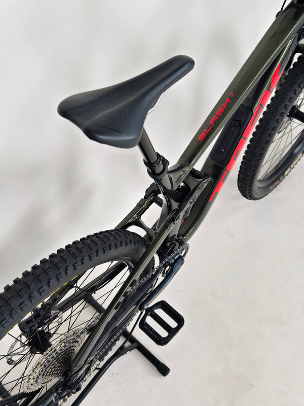 Trek Slash 7 2022 / ML/ 180 mm travel / RRP: £3,200.00 / Very Good Condition!