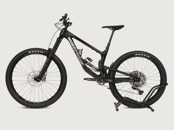 Nukeproof Giga 297 Limited-Edition "Sprung" Carbon 2023 / MEDIUM / Custom Built / Excellent Condition