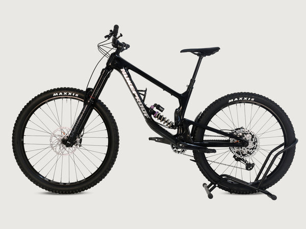Nukeproof Giga 297 Limited-Edition "Sprung" Carbon 2023 / MEDIUM / Custom Built / Excellent Condition