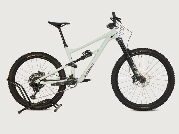 Specialized Status 160 2023 / LARGE (S4) / RRP: £2,900.00 / Very Good Condition