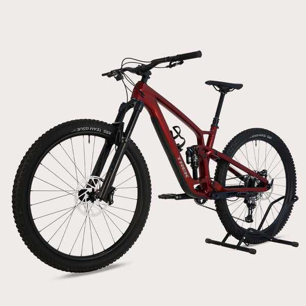 TREK Fuel EX 9.7 Gen 6 2023 FS CARBON / M-L / FOX / RRP: £4,175.00 / LIKE NEW! / Get it for £2,090.00 including FREE UK Delivery! - Side view of the bike showcasing its lightweight carbon frame.