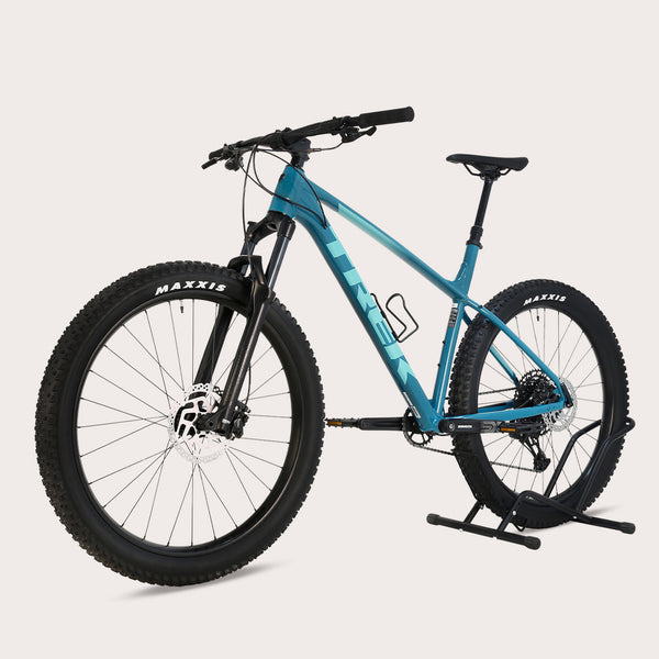 Trek ROSCOE 7 2021 mountain bike in very good condition. Featuring XL frame and dropper post, RRP: £1,150, now available for £590.