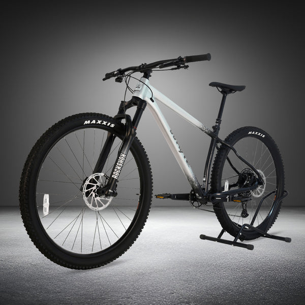 Whyte 629 V6 2025 medium hardtail bike in like new condition with Maxxis tires and modern frame design.