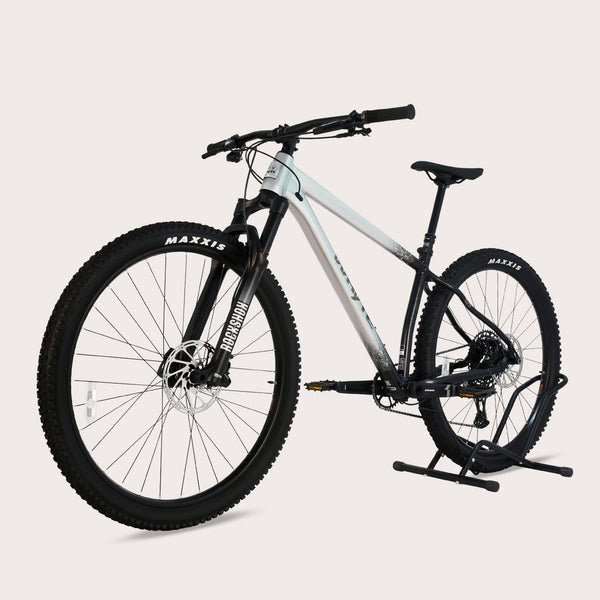 Whyte 629 V6 2025 medium trail hardtail bike, like new condition, showcased with Maxxis tires.