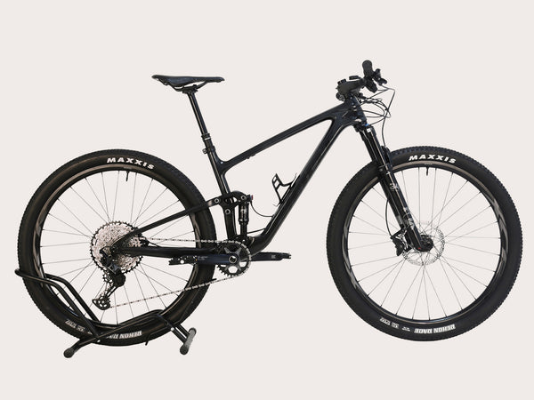 Giant Anthem Advanced Pro 29 2 2023 CARBON/ MEDIUM / RRP: £ £4,999.00 / Very Good Condition