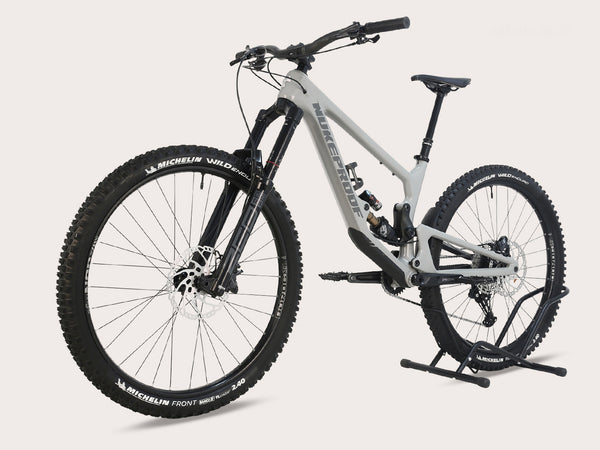 Nukeproof Giga 290 Comp Carbon 2022 mountain bike in excellent condition showing frame detail.