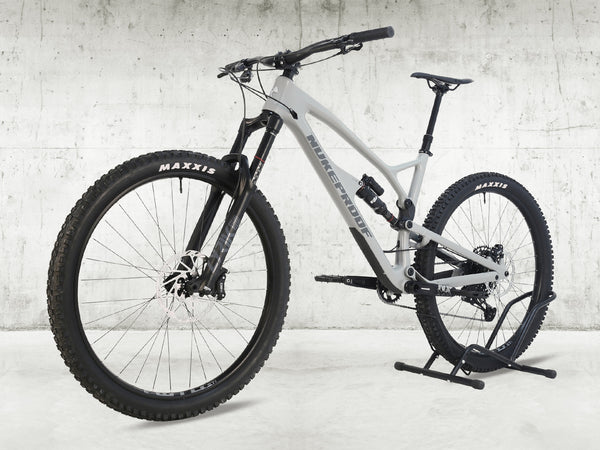 Nukeproof Mega 290 CARBON - Full view of the custom-built mountain bike in flawless condition.