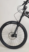 Close-up view of the 2023 Lapierre Zesty AM CF 8.9 Large featuring the SRAM GX Eagle drivetrain and RockShox Lyrik select+ fork. Buy it for only £2,850. Free UK delivery or £100 off collection.