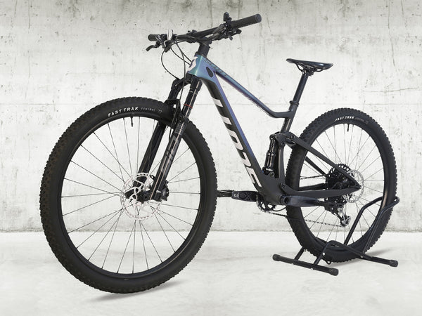 Detailed close-up of Scott Spark RC 900 Team Issue AXS Carbon handlebars and controls.