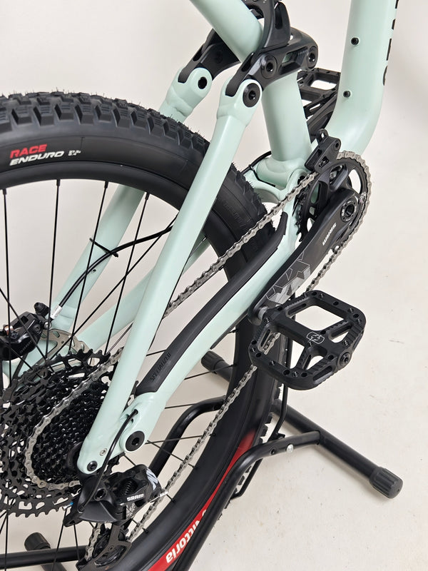 Image capturing the Specialized Status 160 2023 Large S4 highlighting its ergonomic design and excellent used condition for £1,750 (RRP £2,900).