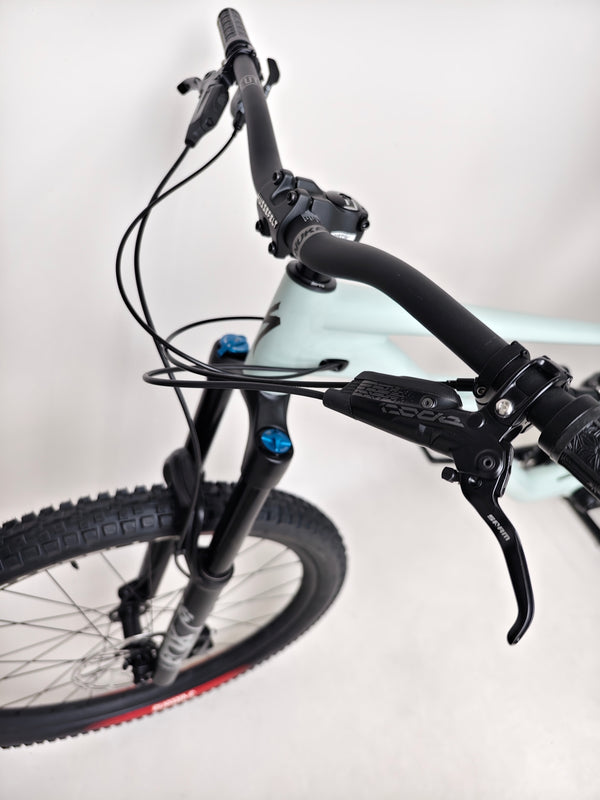 Capture of the Specialized Status 160 2023 Large S4 highlighting its powerful brakes and excellent condition, for sale at £1,750 (RRP £2,900).
