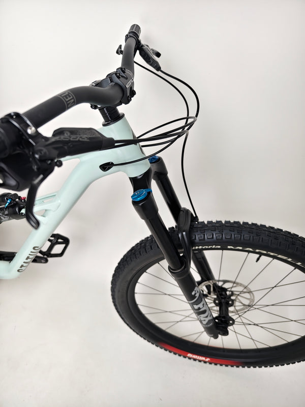 Detailed image of the stem and brakes of the Specialized Status 160 2023 Large S4 bike, in excellent used condition, offered at £1,750 (RRP £2,900).