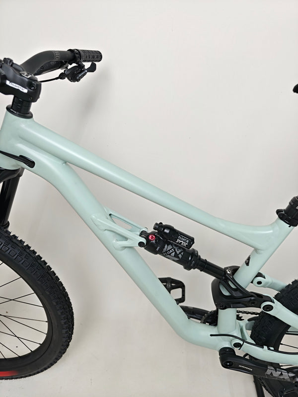 Image capturing the full suspension system of the Specialized Status 160 2023 Large S4 in excellent used condition, priced at £1,750 (RRP £2,900).