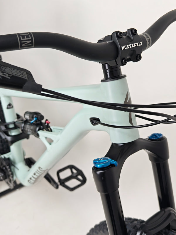 Image of the Specialized Status 160 2023 Large S4 bike showcasing its ergonomics and design in excellent condition, available for £1,750 (RRP £2,900).