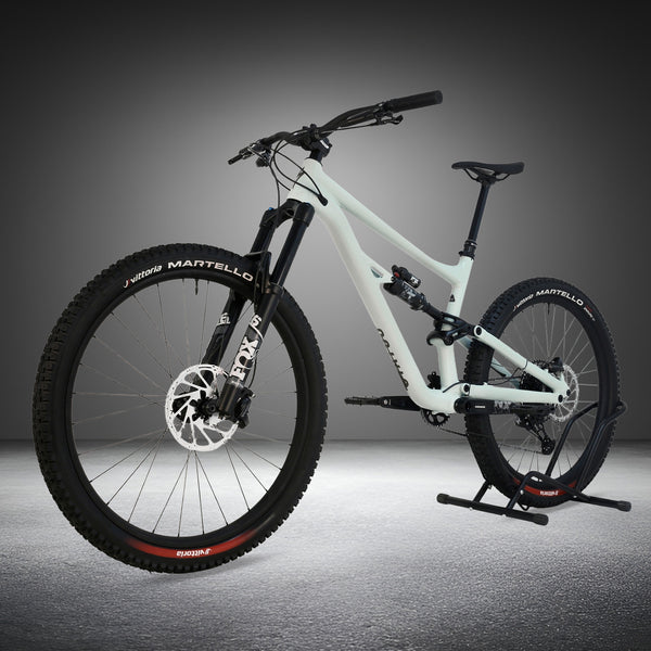 Side view of the Specialized Status 160 2023 Large S4 showcasing its lightweight M5 alloy frame and excellent used condition, available for £1,750 (RRP £2,900) with free UK delivery.