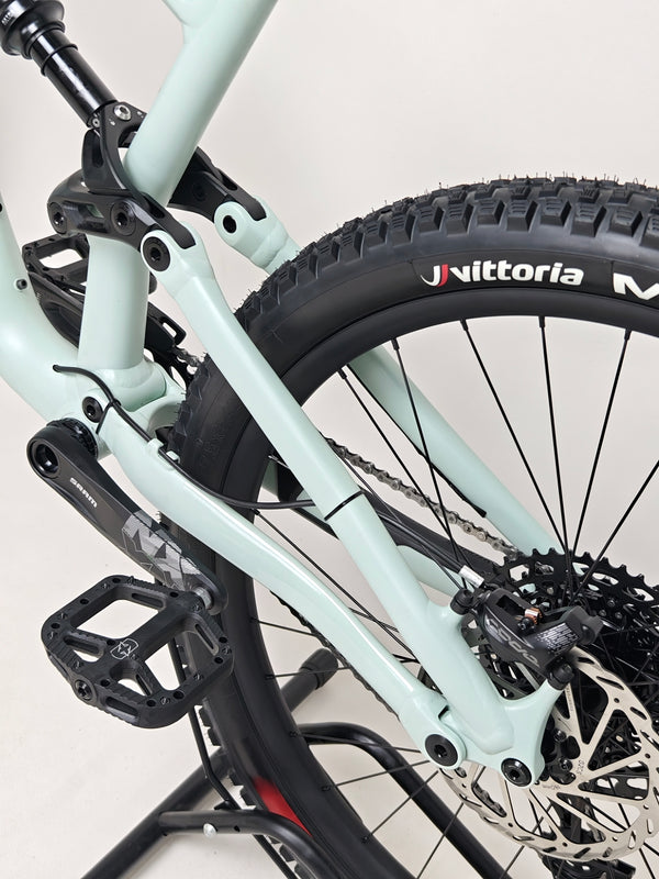 Close-up of the seat post of the Specialized Status 160 2023 Large S4 bike, emphasizing its excellent used condition, available for £1,750 (RRP £2,900).