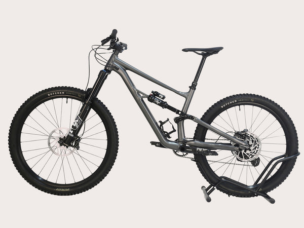 Specialized Status 160 2023/ MEDIUM (S3) / RRP: £2,900.00 / Very Good Condition