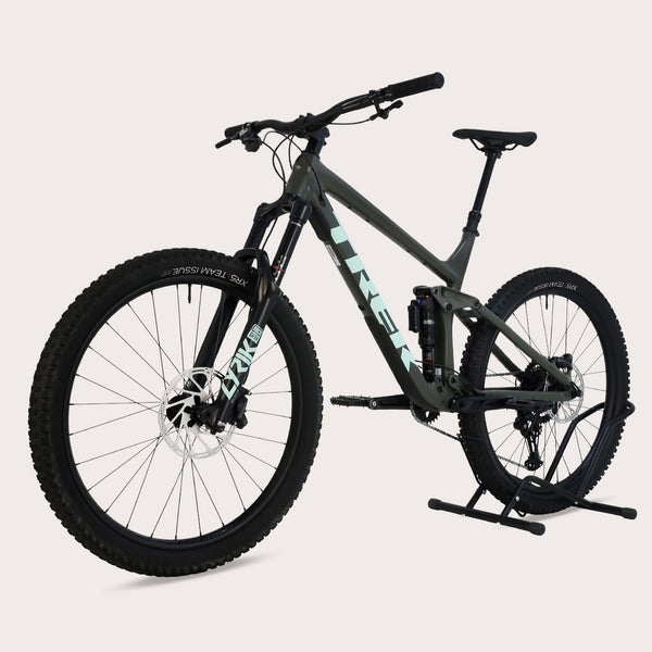 Trek Remedy 8 2023 LARGE — full-suspension mountain bike in very good condition, front view