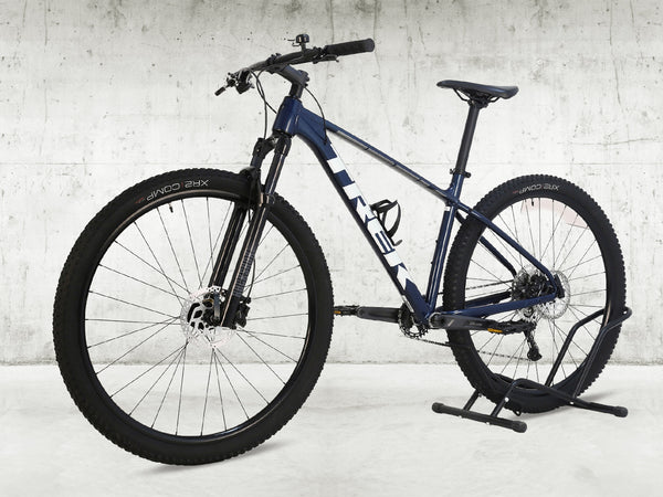 Trek X-CALIBER 7 2021 Mountain Bike in Mulsanne Blue colour, very good condition with minor marks, perfect for riders 173-180 cm tall.